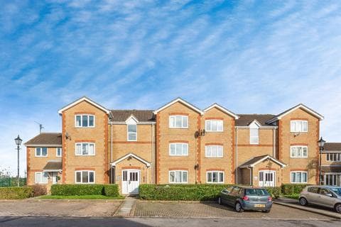 Ground floor flat - Farriers Close, Swindon