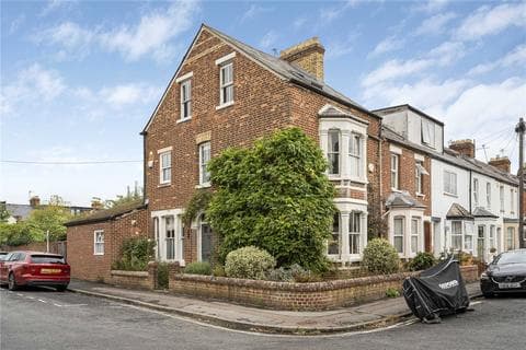4 bedroom end of terrace house for sale