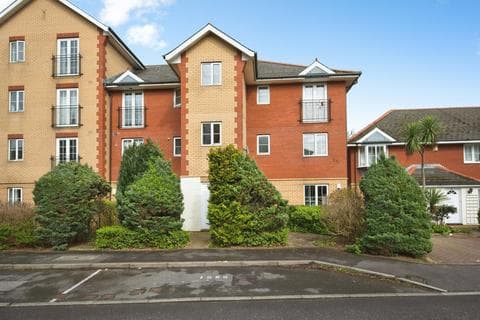 Flat - Seager Drive, Cardiff, CF11