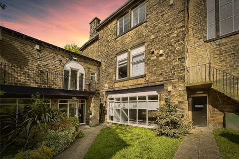 Apartment - The Manor House, 68 Moorside Avenue, Crosland Moor, Huddersfield, HD4