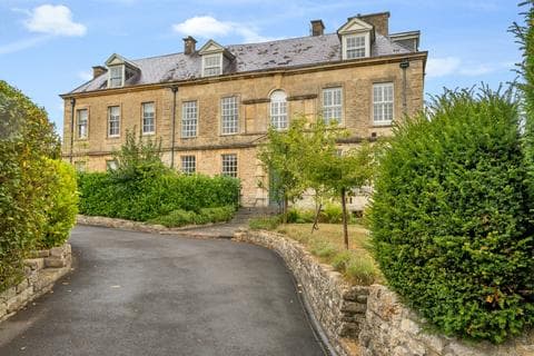 4 bedroom end of terrace house for sale