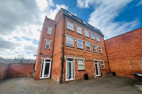 Maisonette - Thenford Street, Abington, Northampton NN1