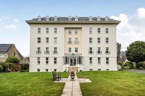 Apartment - Westbourne Drive, Gloucestershire GL52