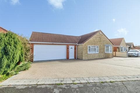 Detached bungalow - Elsham Crescent, LINCOLN