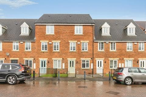 Terraced house - Dunlop Avenue, West Yorkshire LS12