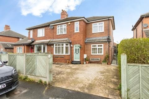 Semi-detached house - Lynnfield Gardens, Scholes, Leeds