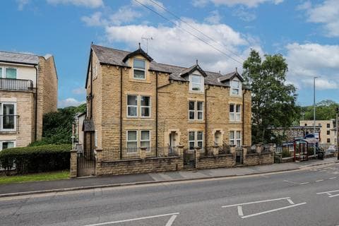 Flat - Low Lane, Horsforth, Leeds, West Yorkshire, LS18