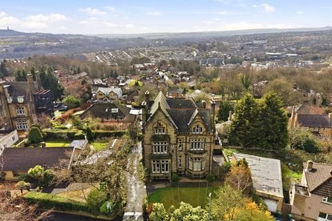 Flat - Park Drive South, Huddersfield, HD1
