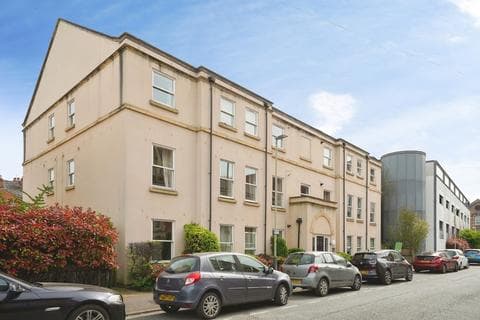 Flat - Dunalley Street, Cheltenham, Gloucestershire, GL50