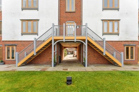 Flat - Foregate Street, Chester, Cheshire, CH1