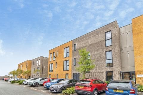 Flat - Fen Street, Brooklands, MILTON KEYNES