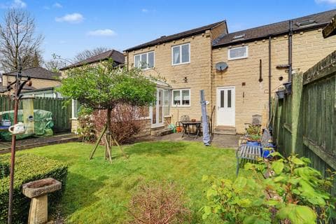 Terraced house - Bobbin Close, Golcar, Huddersfield, West Yorkshire, HD7