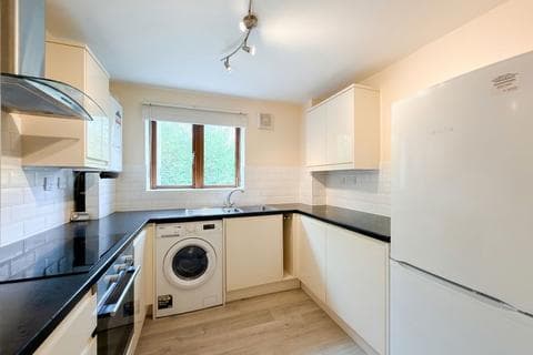 Flat - Kelling Way, Milton Keynes MK10