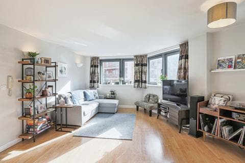 Flat - City Walk, Leeds, West Yorkshire, LS11