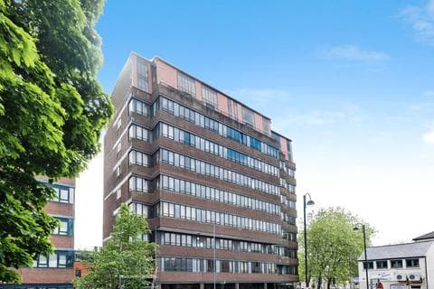 Flat - Farnsby Street, Swindon