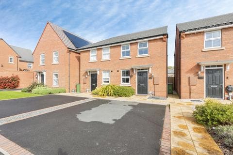 Semi-detached house - Shiel Road, Lubbesthorpe, Leicester, Leicestershire, LE19