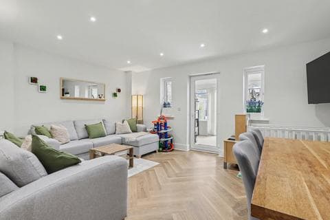 Townhouse - Top Fair Furlong, Redhouse Park, Milton Keynes