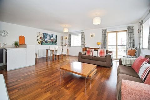 Flat - Henke Court, Cardiff, CF10