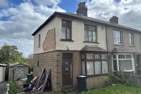 End of terrace house - Dalmeny Avenue, Huddersfield