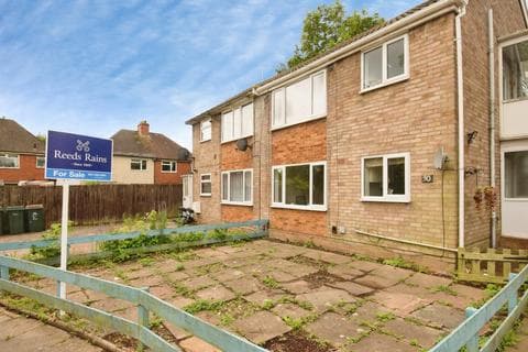 2 bedroom maisonette for sale
