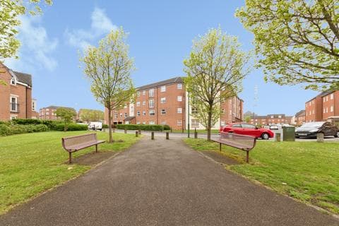 2 bedroom flat for sale