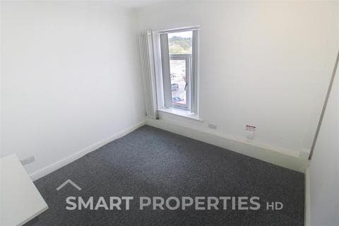 Flat - Thornton Lodge Road, Huddersfield HD1