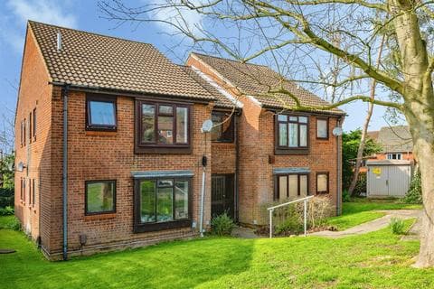 Studio - Danebridge Crescent, Derby DE21