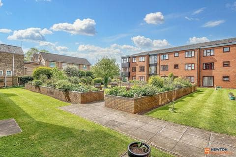 Flat - Lincoln Gate, Lincoln Road, Peterborough, PE1
