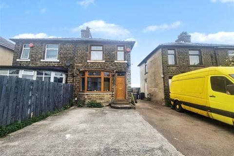 Semi-detached house - Gramfield Road, Huddersfield, West Yorkshire, HD4