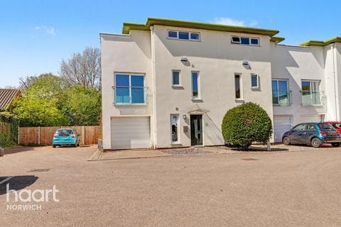 End of terrace house - Ottaway Close, Norwich