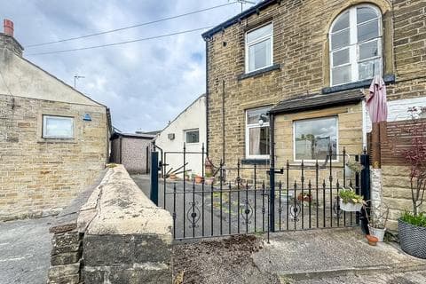 End of terrace house - Southgate, Holmfirth HD9