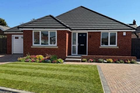 Bungalow - Birchwood Gardens, Lancashire FY4