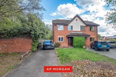 Semi-detached house - Goldsmith Road, Worcester, Worcestershire, WR4