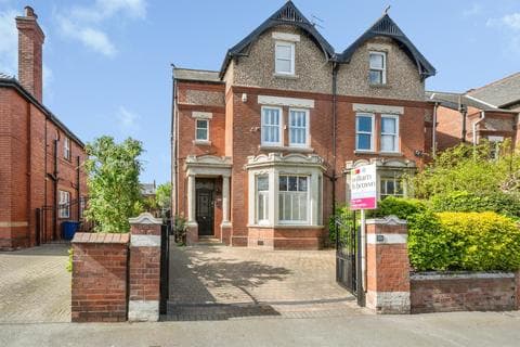 Semi-detached house - Axholme Road, Doncaster