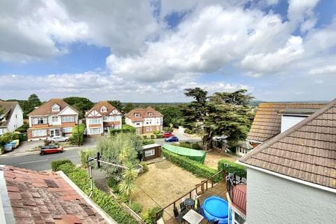 Apartment - 17 Foxholes Road, Southbourne