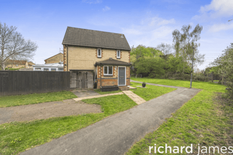 End of terrace house - Thyme Close, Pembroke Park SN2