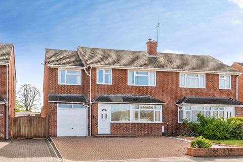 Semi-detached house - Thames Avenue, Swindon, SN25