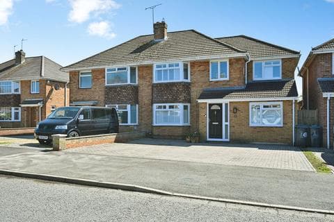 Semi-detached house - Ridgeway Road, Upper Stratton, Swindon