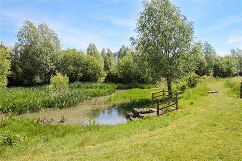 Maisonette - Goodrington Place, Milton Keynes MK10