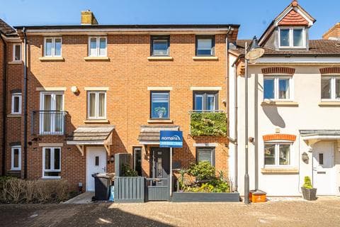 Terraced house - Piernik Close, Swindon, Wiltshire