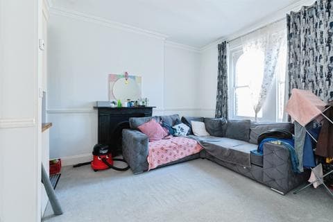 Flat - Yelverton Road, Bournemouth