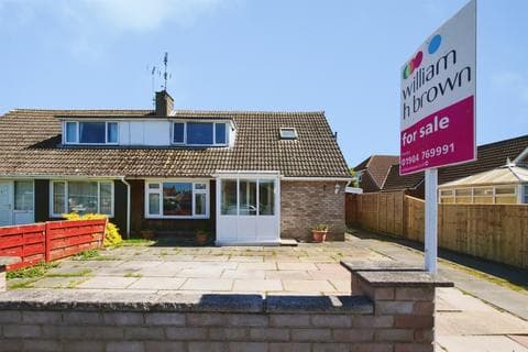 Semi-detached bungalow - Chiltern Way, Huntington, York