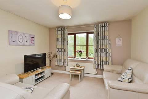 Apartment - Miserden Crescent, Westcroft, Milton Keynes