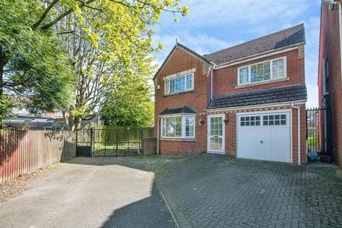 Detached house - Wall Close, Smethwick