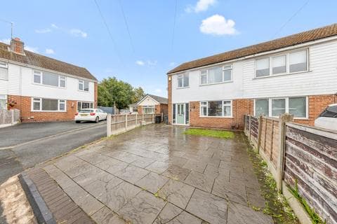 Semi-detached house - Cliftonville Road, Woolston, WA1