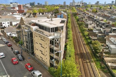Flat - Crwys Road, Cardiff, CF24
