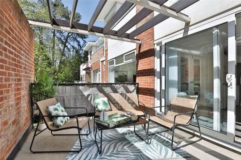 Flat - The Avenue, Branksome Park, Poole, Dorset, BH13