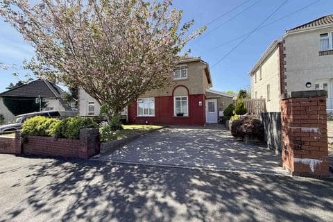 Semi-detached house - Brynllwchwr Road, Loughor, SA4