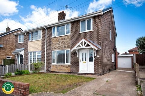 Semi-detached house - Sunnyside, Edenthorpe, Doncaster