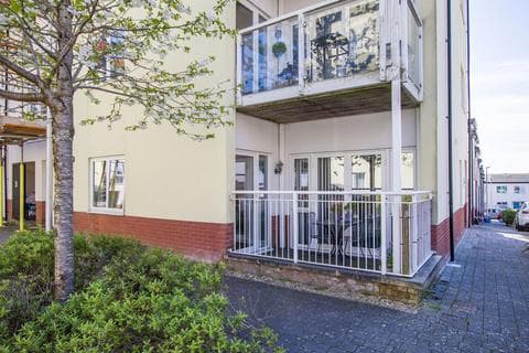 Apartment - Pearse Close, Penarth